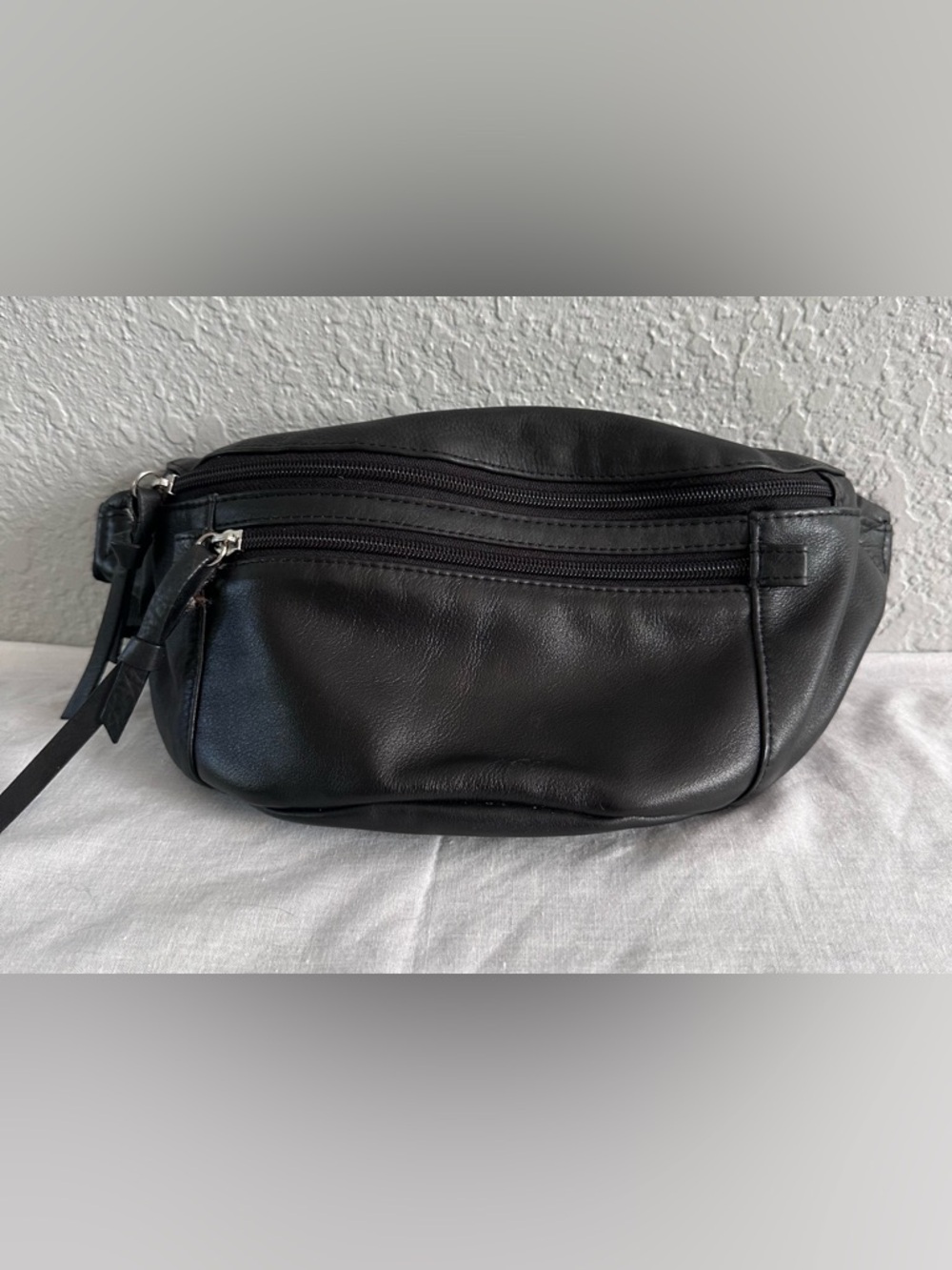 ILI New York Genuine Leather Belt Bag Black Crossbody Sling Waist Pack